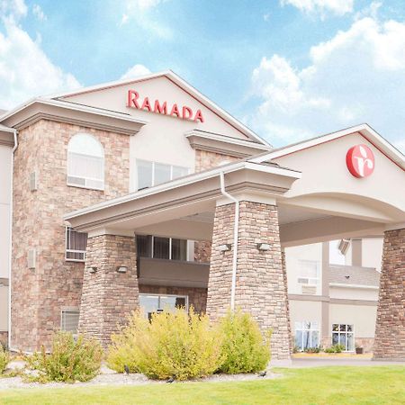 Ramada By Wyndham Pincher Creek Exterior foto