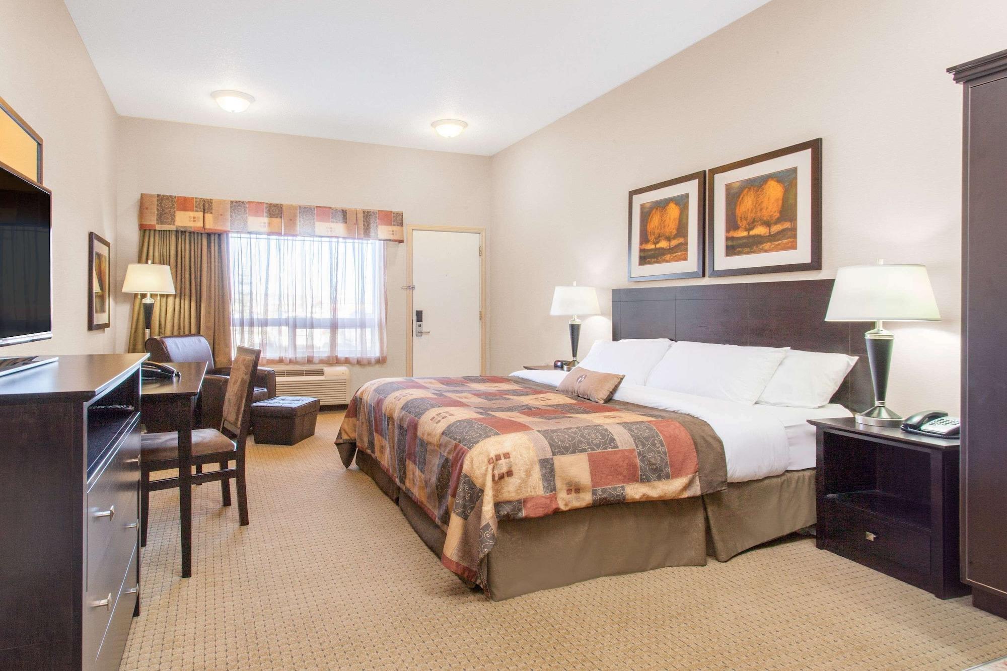 Ramada By Wyndham Pincher Creek Exterior foto