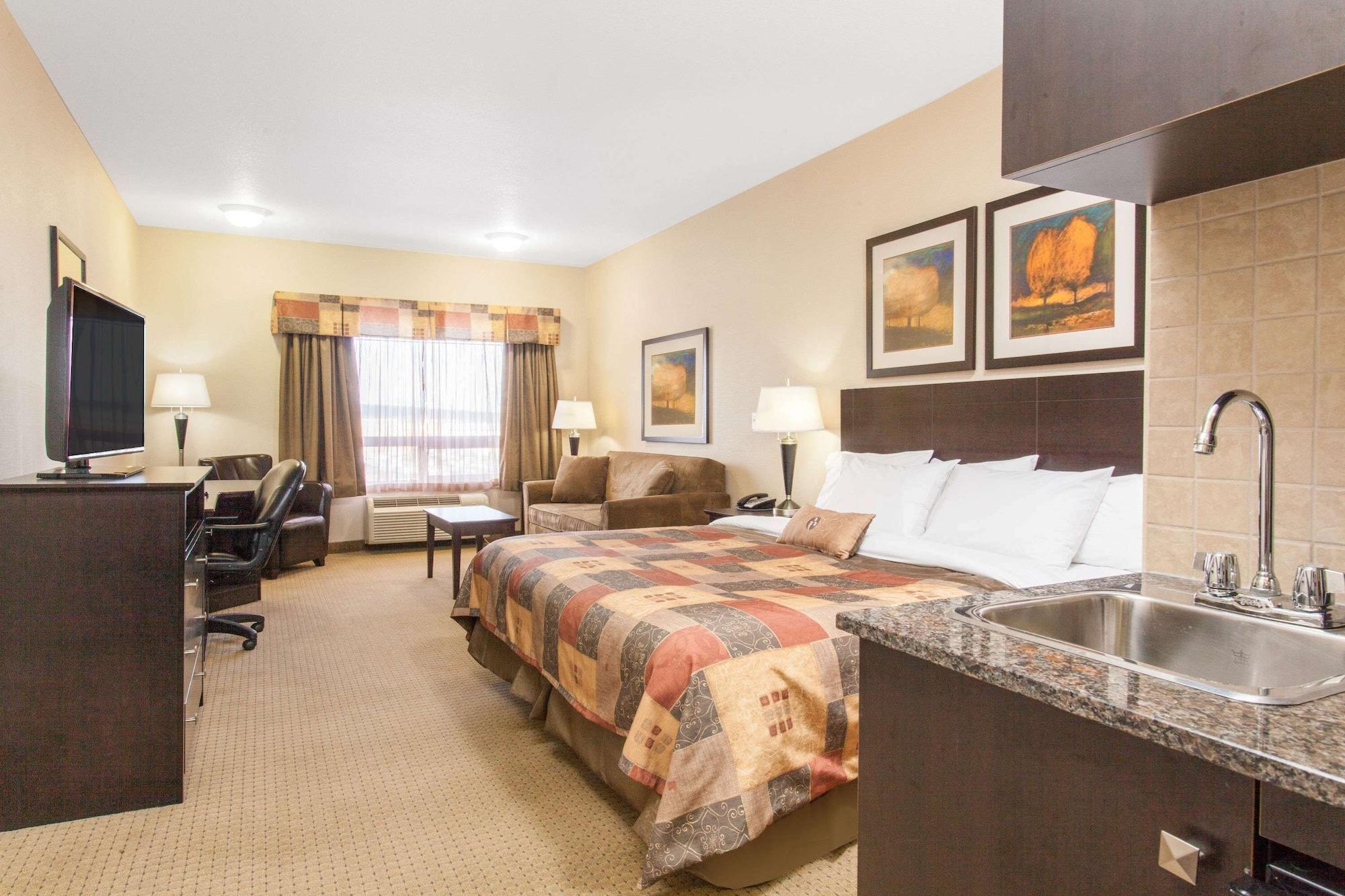 Ramada By Wyndham Pincher Creek Exterior foto