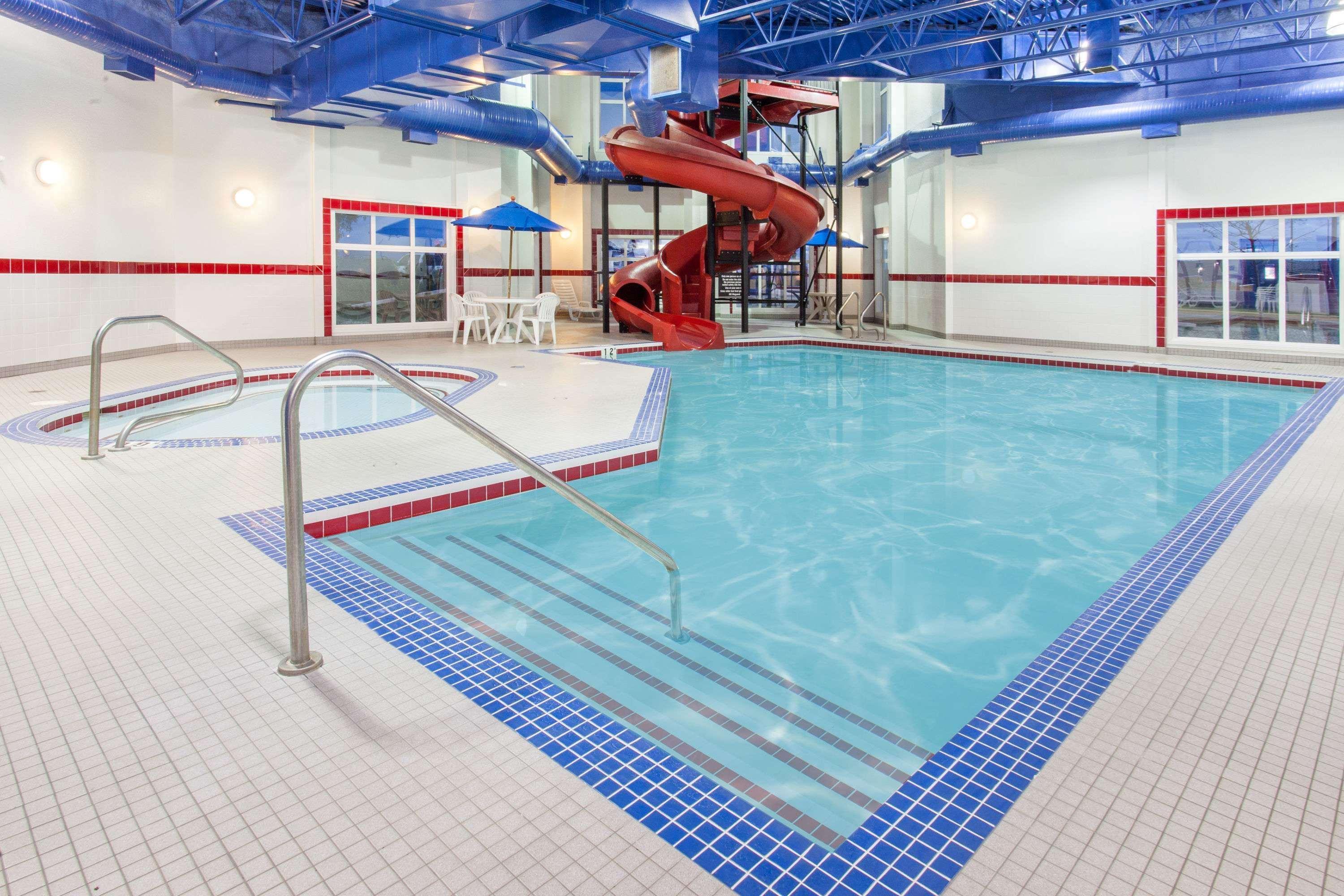 Ramada By Wyndham Pincher Creek Exterior foto
