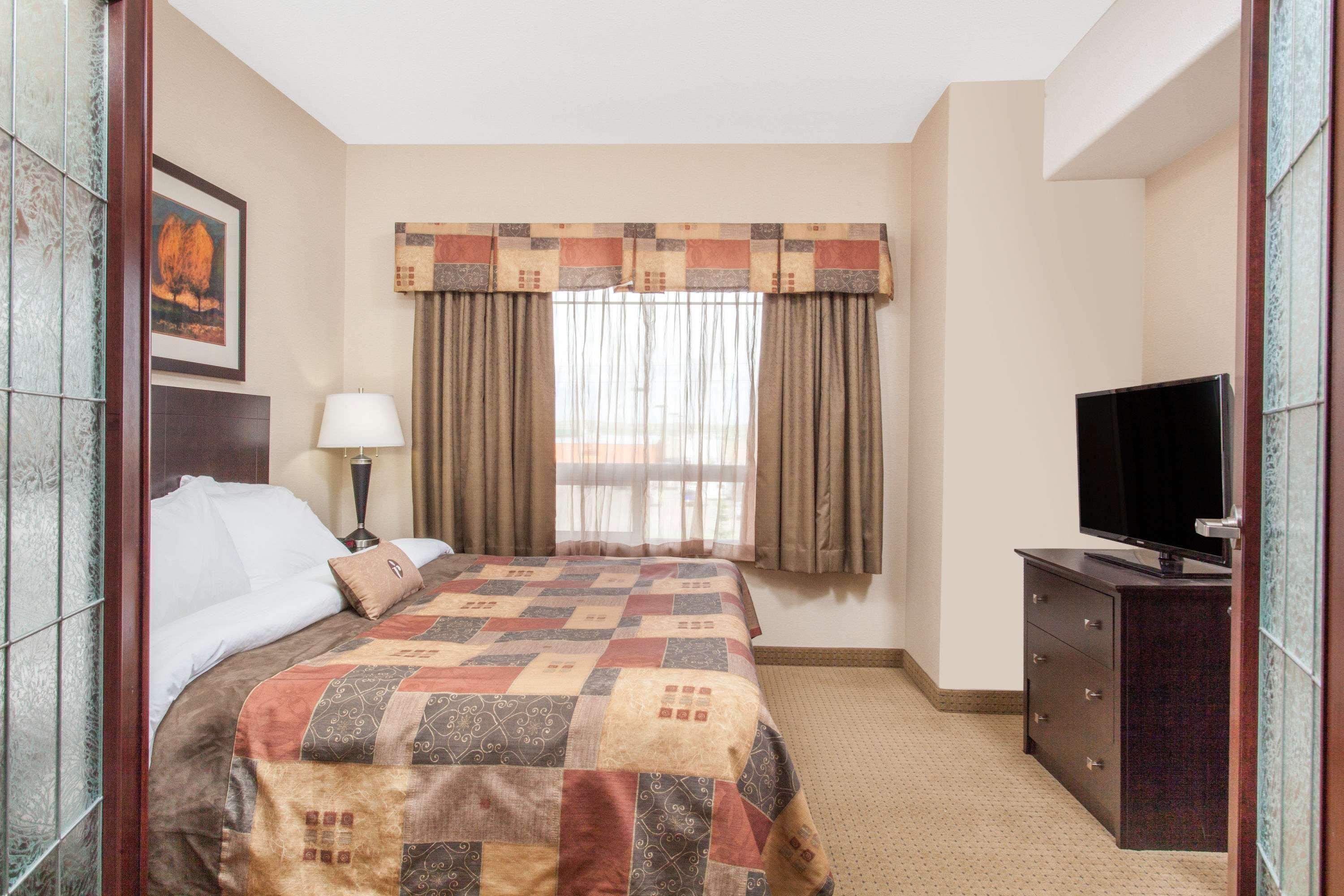 Ramada By Wyndham Pincher Creek Exterior foto