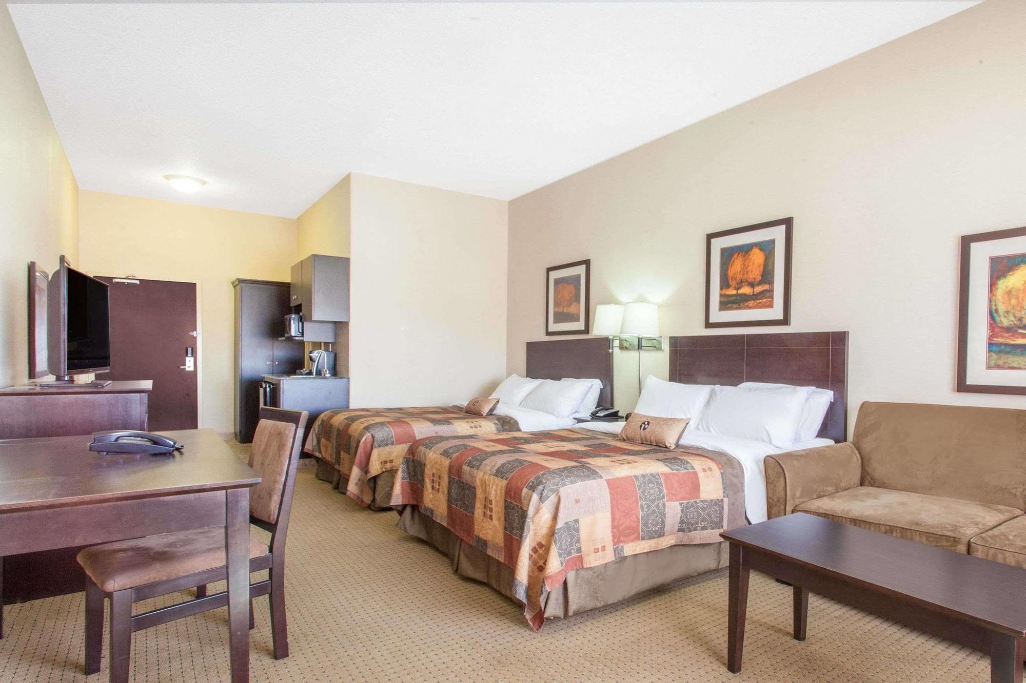 Ramada By Wyndham Pincher Creek Exterior foto