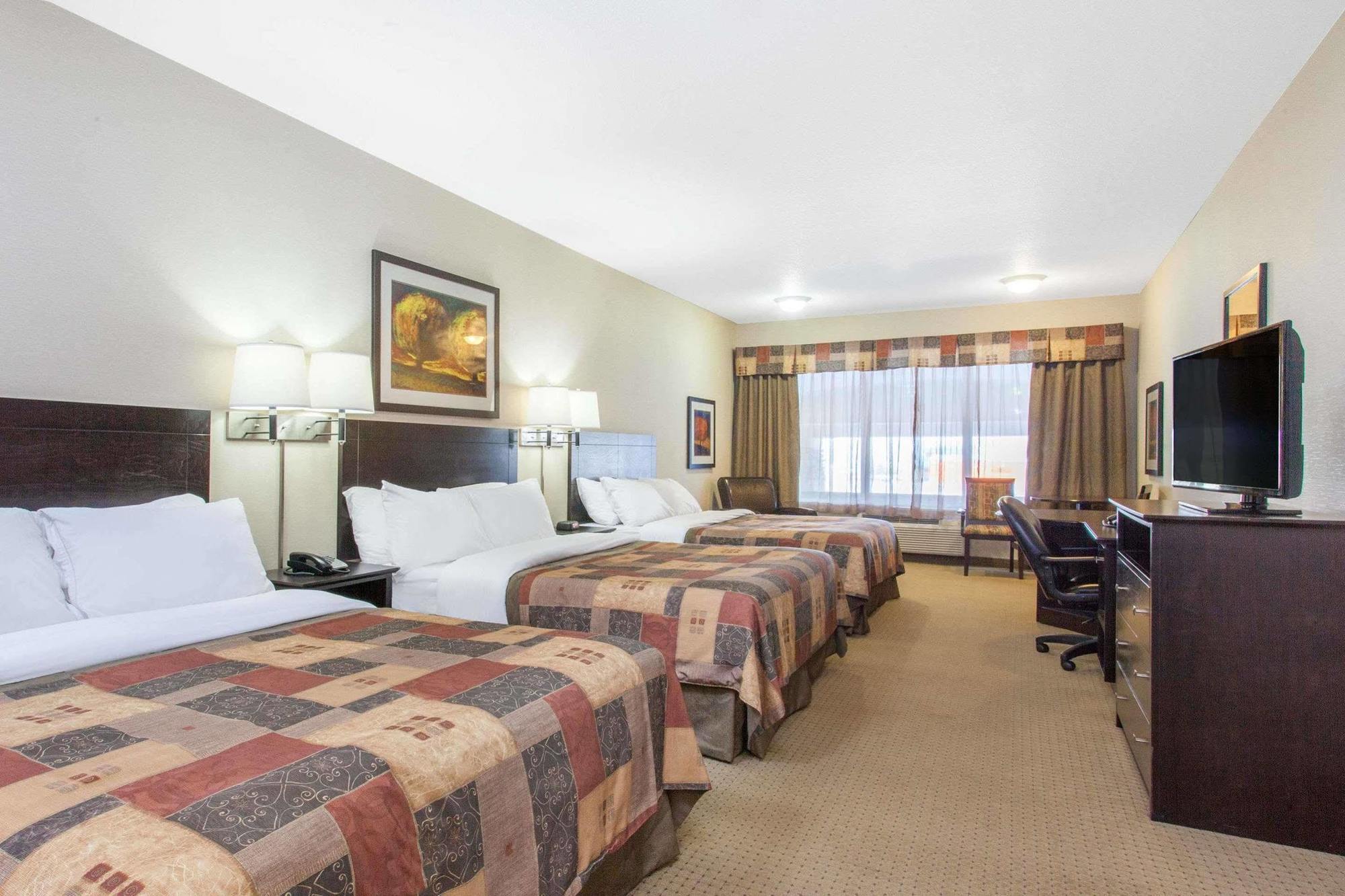 Ramada By Wyndham Pincher Creek Exterior foto