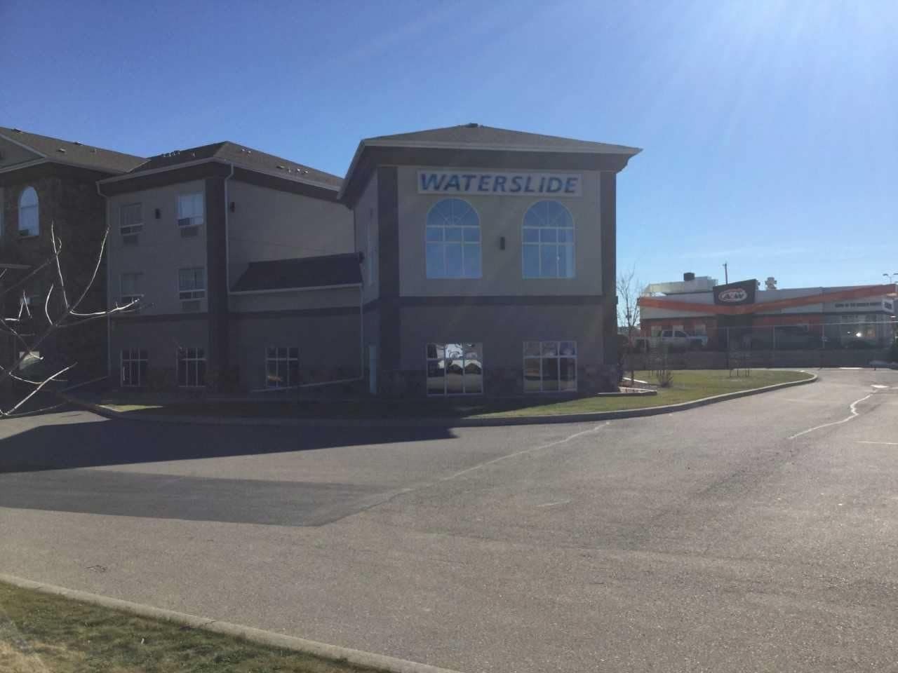 Ramada By Wyndham Pincher Creek Exterior foto